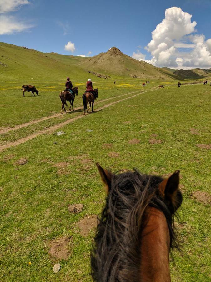 Horseback Holiday At Kyzart Village Dzhangyaryk Exterior photo